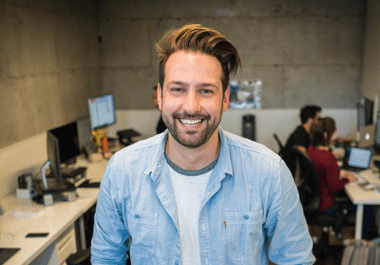 B2B service site that explains the offer — before